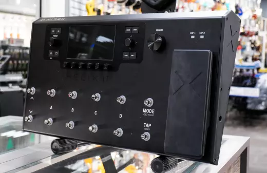 Store Special Product - Line 6 - Helix LT Amp & FX Pedal Board